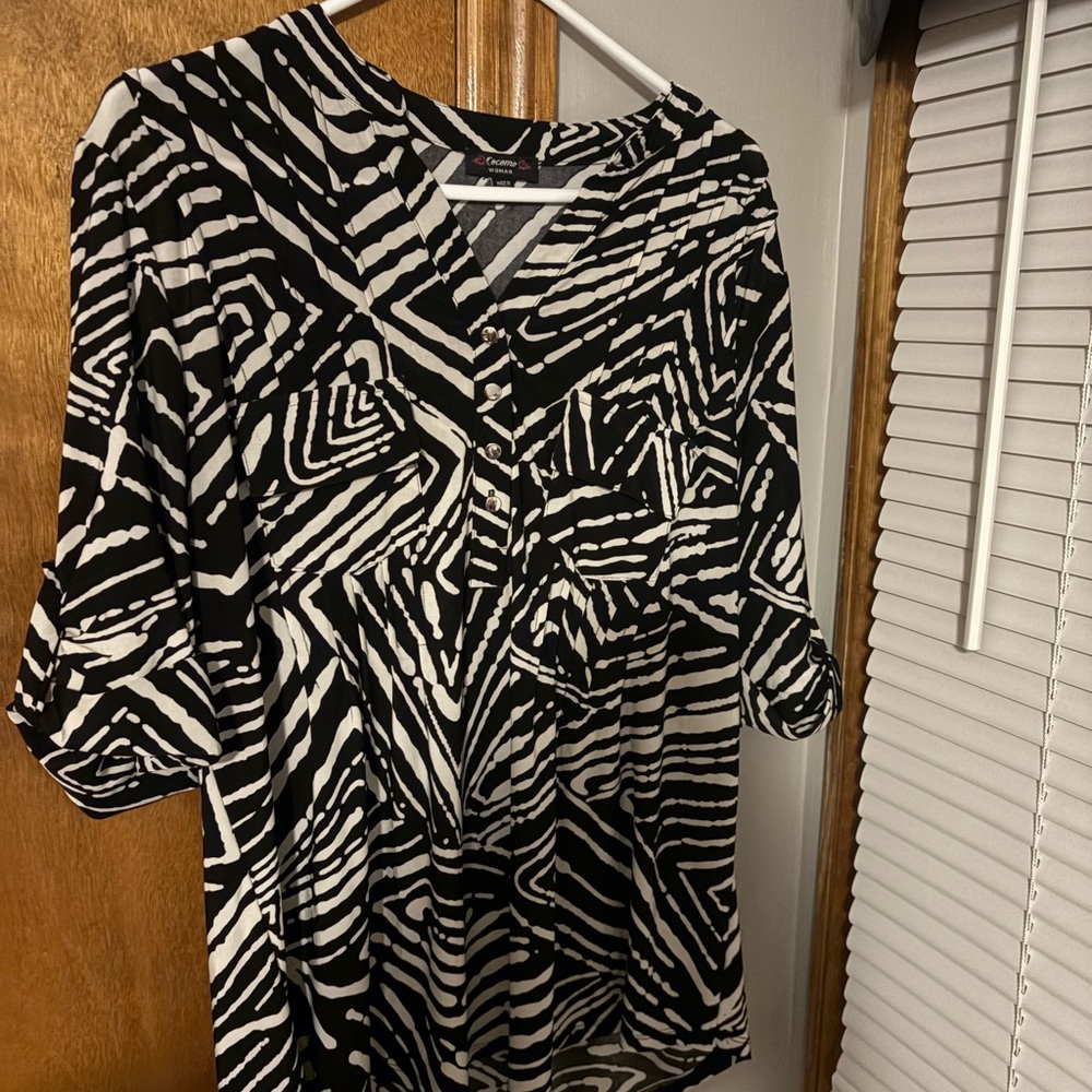 Cocomo Black and White Geometric Women's Top